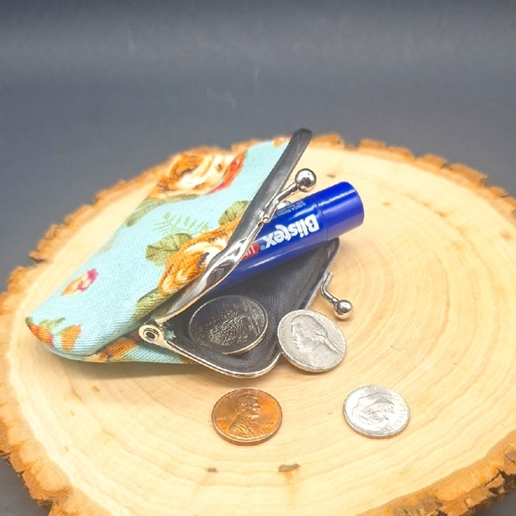 🌸 Floral Canvas Coin Purse – Vintage Kiss Lock Style - Picture 3 of 8